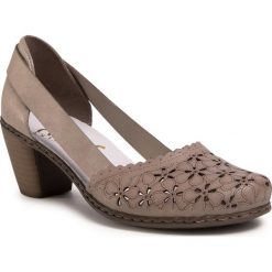 Półbuty RIEKER - 40986-64 Beige. Brązowe półbuty damskie Rieker, bez wzorów, ze skóry ekologicznej, bez obcasa, na obcasie, bez zapięcia. Za 249,00 zł.