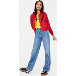 Kurtka typu bomber basic. Czerwone kurtki damskie Pull&Bear, bez wzorów, bez kaptura. Za 79,90 zł.
