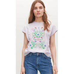 T-shirt z nadrukiem - Fioletowy. Fioletowe t-shirty damskie Reserved, xl, z nadrukiem, bez kołnierzyka. W wyprzedaży za 15,99 zł.