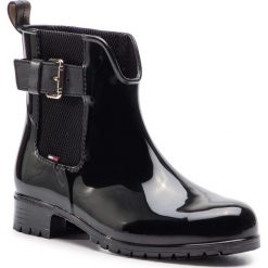 Kalosze TOMMY HILFIGER - FW0FW03713 Black 990. Czarne kalosze damskie TOMMY HILFIGER, bez wzorów, ze skóry. W wyprzedaży za 239,00 zł.