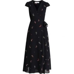 IVY & OAK WRAP DRESS Długa sukienka black. Czarne sukienki damskie marki IVY & OAK, bez wzorów, z wiskozy, bez kołnierzyka, z długim rękawem, długie, maxi. Za 629,00 zł.