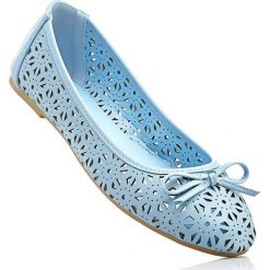 Baleriny w 2 szerokościach bonprix jasnoniebieski. Niebieskie baleriny damskie bonprix, bez wzorów, bez obcasa. Za 34,99 zł.