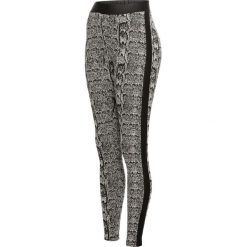 Legginsy w animalistyczny deseń bonprix czarno-szary we wzór skóry węża. Czarne legginsy damskie bonprix, w paski, ze skóry. Za 69,99 zł.