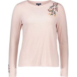 Koszulka "Cosy Feel" w kolorze jasnoróżowym. Różowe koszulki damskie Tom Tailor, s, z haftami, z okrągłym kołnierzem. W wyprzedaży za 60,95 zł.