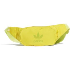 ADIDAS ESSENTIAL CROSSBODY BAG > ED8679. Torby podróżne Adidas, bez wzorów, z poliesteru, street. Za 99,99 zł.