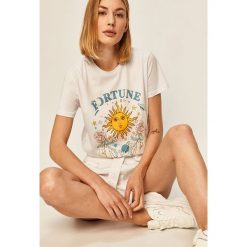 Answear - T-shirt Answear Lab. Białe bluzki damskie ANSWEAR, s, z nadrukiem, z bawełny, casualowe, z okrągłym kołnierzem, z krótkim rękawem. W wyprzedaży za 49,90 zł.
