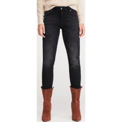Jeansy boyfriend slim - Czarny. Czarne jeansy damskie Reserved. Za 119,99 zł.