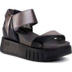 Sandały BETSY - 907044/02-02E Black/Dark Silver. Żółte klapki damskie Betsy, bez wzorów, ze skóry ekologicznej, bez obcasa, na koturnie. W wyprzedaży za 199,00 zł.
