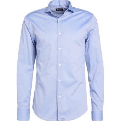 Tiger of Sweden FARRELL SLIM Koszula biznesowa light blue. Niebieskie koszule męskie na spinki Tiger of Sweden, m, z bawełny. Za 379,00 zł.