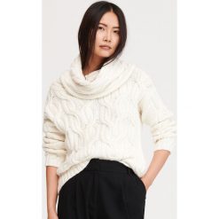 Sweter z luźnym golfem - Kremowy. Białe swetry damskie Reserved, s, bez wzorów, bez rękawów. Za 119,99 zł.