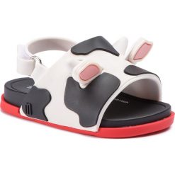 Sandały MELISSA - Mini Melissa Beach Slide Sanda 32405 White/Black 52180. Białe sandały dziewczęce Melissa, z tworzywa sztucznego, bez zapięcia. Za 229,00 zł.