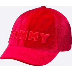 Tommy Hilfiger - Czapka. Czerwone czapki damskie TOMMY HILFIGER, bez wzorów, z bawełny. W wyprzedaży za 89,90 zł.