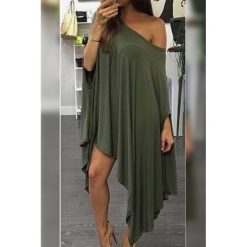 Tunika MAXUELA KHAKI. Brązowe tuniki damskie Tunika MAXUELA KHAKI, uniwersalny, bez wzorów, bez kołnierzyka, bez rękawów. W wyprzedaży za 49,00 zł.