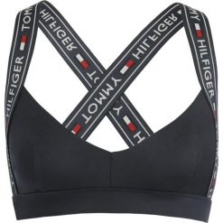 Biustonosz top TOMMY HILFIGER UW0UW00557. Czarne biustonosze TOMMY HILFIGER, bez wzorów, z elastanu. W wyprzedaży za 139,00 zł.