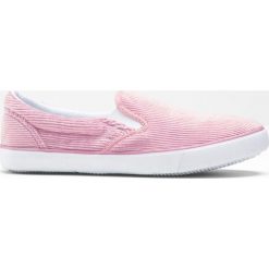 Buty wsuwane bonprix jasnoróżowy kryształowy. Różowe buty sportowe damskie bonprix, bez wzorów, ze sztruksu, sportowe. Za 37,99 zł.