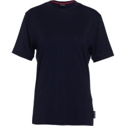 Emporio Armani Tshirt basic blue navy. Niebieskie koszulki polo męskie Emporio Armani, m, z elastanu. W wyprzedaży za 367,20 zł.