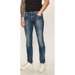 Tommy Hilfiger - Jeansy Denton. Niebieskie jeansy męskie TOMMY HILFIGER, bez wzorów, z obniżonym stanem. W wyprzedaży za 399,90 zł.