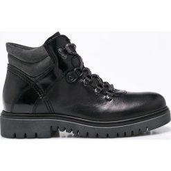 Tamaris - Botki. Czarne buty zimowe damskie marki Tamaris, z materiału, na obcasie, na sznurówki. W wyprzedaży za 169,90 zł.
