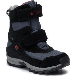 Śniegowce COLUMBIA - Childrens Parkers Peak Boot YC5409 Graphite/ Bright Red 053. Szare śniegowce chłopięce Columbia, bez zapięcia. W wyprzedaży za 259,00 zł.