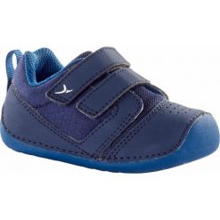 Buty 500 I LEARN do gimnastyki. Niebieskie buciki niemowlęce DOMYOS, z poliesteru, bez zapięcia. Za 69,99 zł.