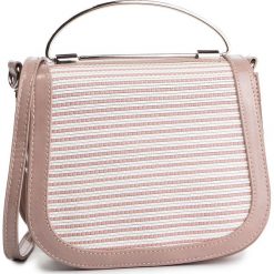 Torebka MENBUR - 449650089 Make Up. Różowe listonoszki damskie Menbur, bez wzorów, ze skóry ekologicznej, bez dodatków. W wyprzedaży za 149,00 zł.