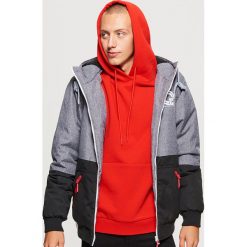 Sportowa kurtka z kapturem - Jasny szary. Szare kurtki sportowe męskie marki Cropp, l. Za 229,99 zł.