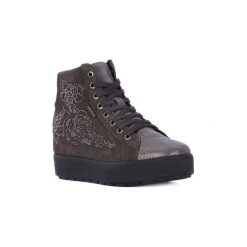 Buty Enval CAMOSCIO SUPER. Szare trampki i tenisówki damskie marki Enval, bez wzorów, bez zapięcia. Za 321,85 zł.