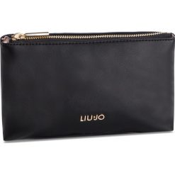 Kosmetyczka LIU JO - M Beauty N19180 E0040 Nero 22222. Czarne kosmetyczki męskie Liu Jo, bez wzorów, ze skóry ekologicznej. W wyprzedaży za 179,00 zł.