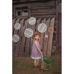 Sukienka Miss Lavender. Niebieskie sukienki dziewczęce z falbanami Pakamera, w koronkowe wzory, z koronki, eleganckie. Za 135,00 zł.