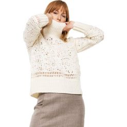 Sweter w kolorze kremowym. Białe swetry damskie Deni Cler, bez wzorów, z wełny, bez rękawów, bez kaptura. W wyprzedaży za 689,95 zł.