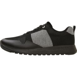 PS by Paul Smith RAPPID REFLECTIVE Sneakersy niskie black. Czarne sneakersy męskie marki PS by Paul Smith, bez wzorów, z tworzywa sztucznego, bez zapięcia. Za 799,00 zł.
