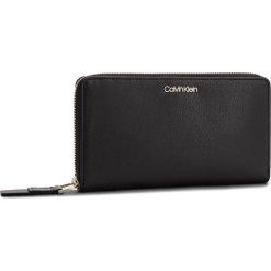 Duży Portfel Damski CALVIN KLEIN - Frame Large Zip Arou K60K604497 001. Czarne portfele damskie Calvin Klein, ze skóry ekologicznej. W wyprzedaży za 239,00 zł.