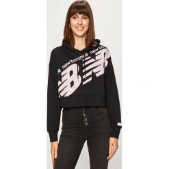 New Balance - Bluza. Czarne bluzy damskie New Balance, s, z nadrukiem, z elastanu, bez rękawów, z kapturem. W wyprzedaży za 239,90 zł.