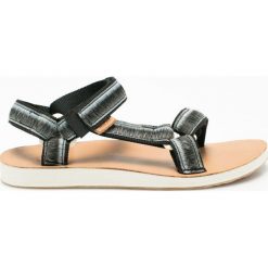 Teva - Sandały. Czarne klapki damskie Teva, bez wzorów, z materiału, bez obcasa, na szpilce. W wyprzedaży za 139,90 zł.