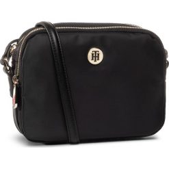 Torebka TOMMY HILFIGER - Poppy Crossover AW0AW07955 BDS. Czarne listonoszki damskie TOMMY HILFIGER, bez wzorów, z materiału, na ramię, bez dodatków. W wyprzedaży za 239,00 zł.