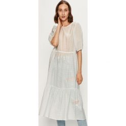 Levi's - Sukienka. Białe sukienki damskie Levi's®, na co dzień, s, bez wzorów, z lyocellu, casualowe, z okrągłym kołnierzem, z krótkim rękawem, krótkie, midi, rozkloszowane. W wyprzedaży za 339,90 zł.