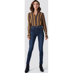 Spodnie damskie: NA-KD Jeansy Skinny Mid Waist - Blue
