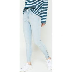 Lee - Jeansy L30CPFOL. Niebieskie jeansy damskie marki Lee. W wyprzedaży za 199,90 zł.