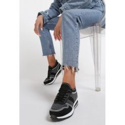 Czarne Buty Sportowe Carole. Czarne buty sportowe damskie Renee, bez wzorów, sportowe, trekkingowe. Za 99,99 zł.