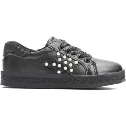 Czarne Buty Sportowe Uncouple. Czarne buty sportowe dziewczęce marki Born2be, z materiału, z okrągłym noskiem, na zamek. Za 59,99 zł.