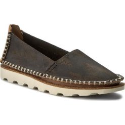Półbuty CLARKS - Damara Chic 261232194 Black Combi Lea. Czarne półbuty damskie skórzane marki Clarks, na płaskiej podeszwie. W wyprzedaży za 249,00 zł.