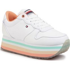 Sneakersy TOMMY HILFIGER - Piped Flatform Sneaker FW0FW04702 White YBS. Białe półbuty damskie TOMMY HILFIGER, ze skóry ekologicznej. W wyprzedaży za 279,00 zł.