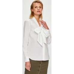 Pinko - Koszula Adamo. Białe bluzki damskie Pinko, s, bez wzorów, z elastanu, z włoskim kołnierzykiem, z długim rękawem. W wyprzedaży za 499,90 zł.