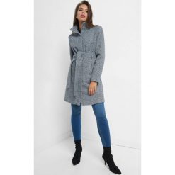 Żakardowy płaszcz z paskiem. Niebieskie płaszcze damskie pastelowe Orsay, w paski, z bawełny, eleganckie. Za 239,99 zł.