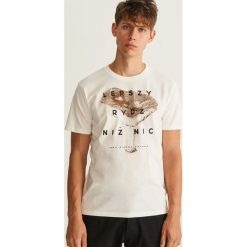 T-shirt z nadrukiem - Kremowy. Białe t-shirty męskie z nadrukiem Reserved, l. Za 39,99 zł.