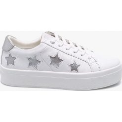 Guess Jeans - Buty Fhalstar. Białe buty sportowe damskie marki Guess Jeans, z aplikacjami, z jeansu. W wyprzedaży za 399,90 zł.