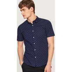 Koszule męskie: Koszula z mikroprintem slim fit – Granatowy