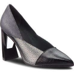 Półbuty UNITED NUDE - Zink Patch Pump Hi 10374575112127 Silver Mix. Czarne półbuty damskie skórzane marki United Nude, na obcasie. W wyprzedaży za 639,00 zł.