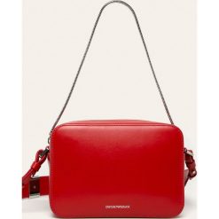 Emporio Armani - Torebka skórzana. Czarne listonoszki damskie Emporio Armani, w paski, ze skóry, na ramię, małe, bez dodatków. W wyprzedaży za 999,90 zł.