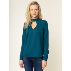 Bluzka Guess Pelagia W01H88 WCM00. Zielone bluzki damskie Guess, s, z aplikacjami, z poliesteru, bez kołnierzyka, bez rękawów. W wyprzedaży za 189,00 zł.